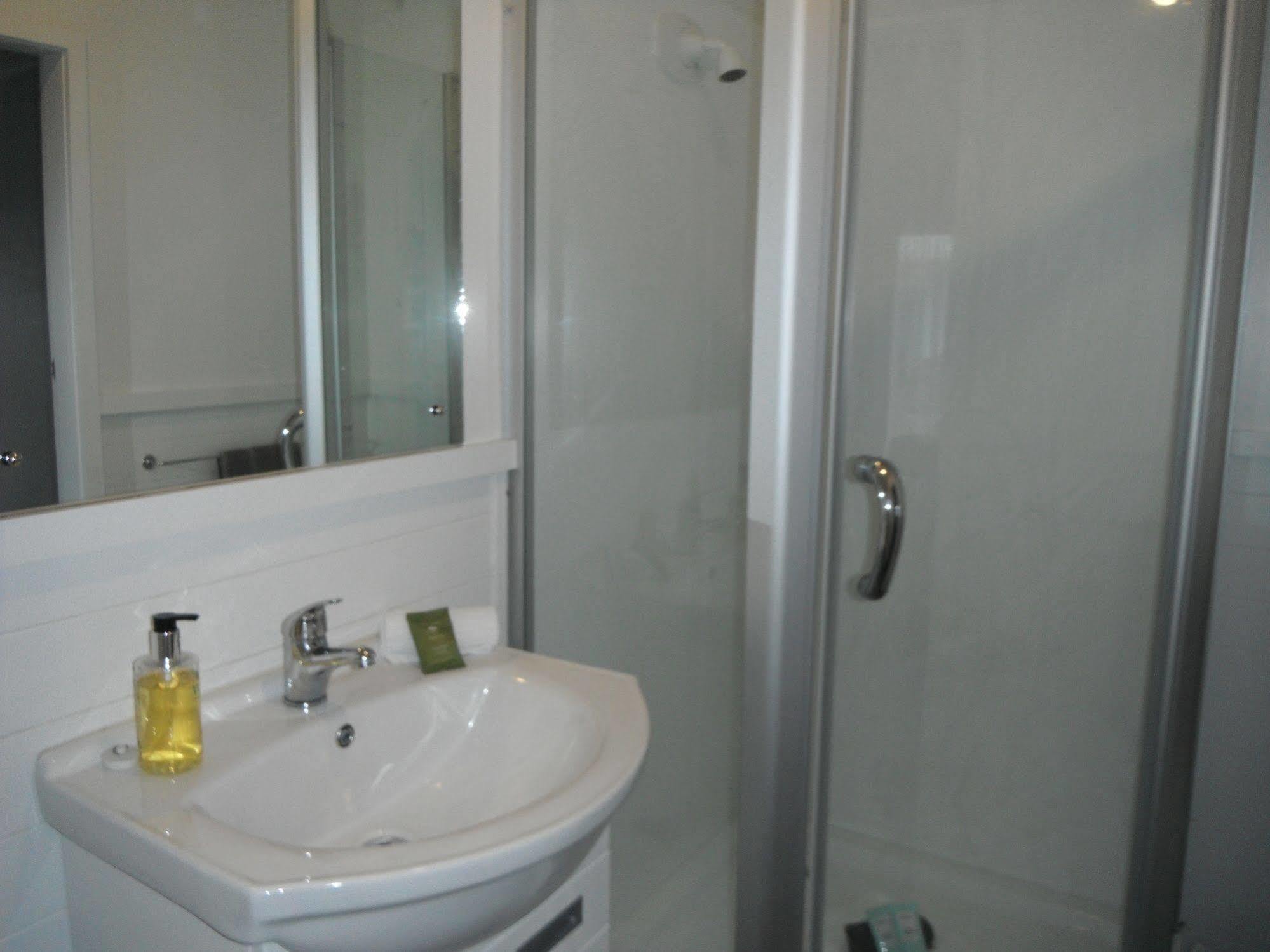 High Street Living Motel Піктон Екстер'єр фото